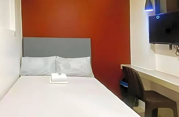 Hotel Reddoorz @ Gerlins Two