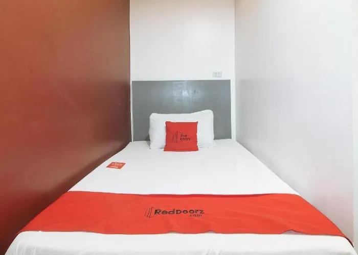 Hotel Reddoorz @ Gerlins Two *
